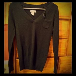 Black long sleeve v-neck
